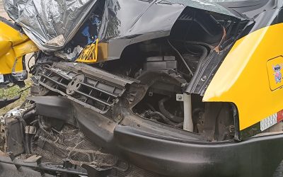 Acidente entre van escolar e micro-ônibus deixa cinco feridos em Guarulhos