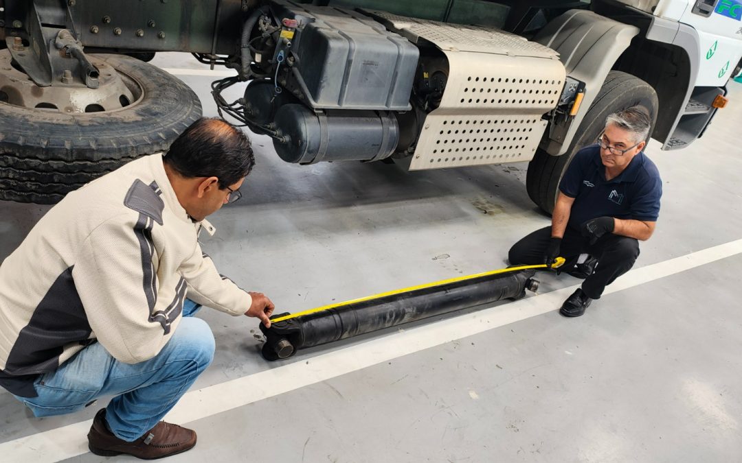 Caminhão Mercedes Benz com problemas no Cardan